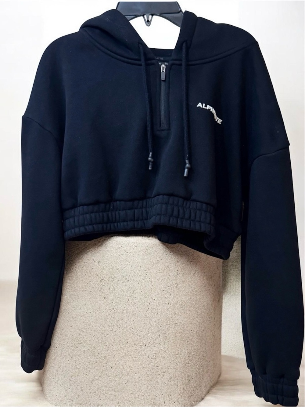 Alphalete Black Capital Cropped Hoodie Sz XS